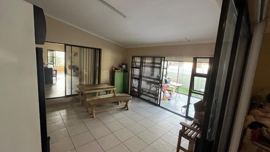 3 Bedroom Property for Sale in Wavecrest Eastern Cape